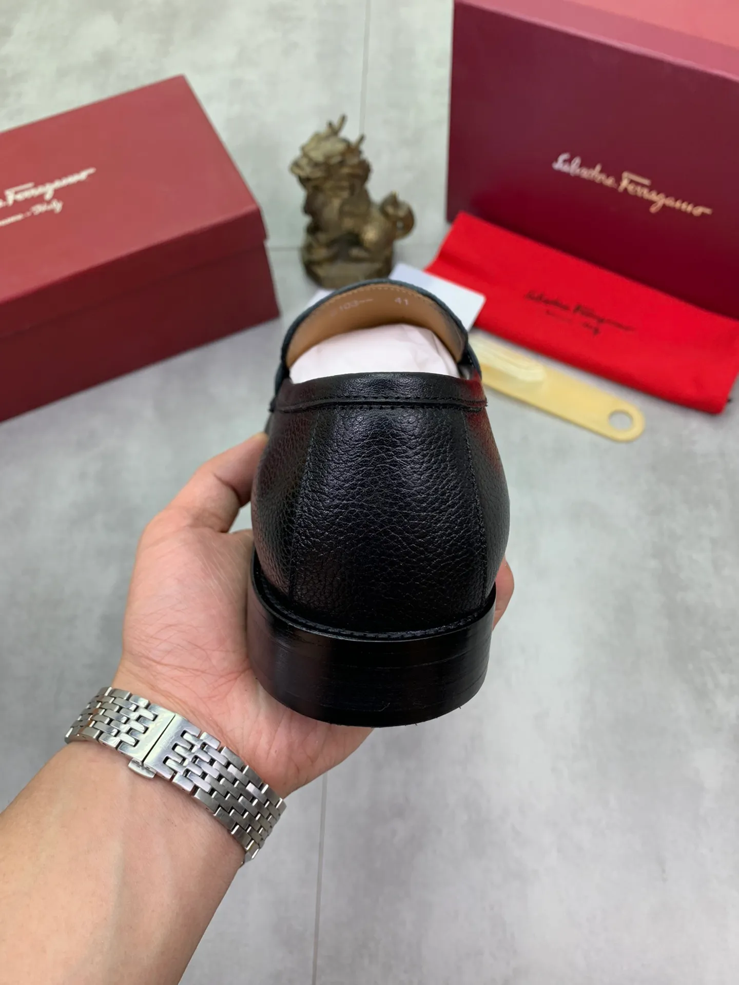 Men's men's shoes💰P460💰[New model]🆘 Water-dyed cow lining [Ferragamo] Ferragamo's latest men's over-the-foot business leather shoes🇨🇳Official website original 1:1 molding💯The first layer is made of Italian imported calfskin➕Luxurious genuine cowhide lining, soft and comfortable🌴High-end atmosphere, the first choice for high-grade men🍍38-45 Black Brown🉑️Select
